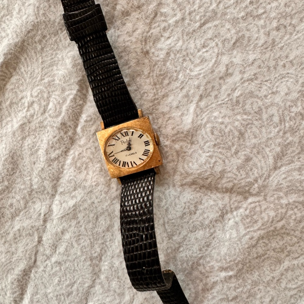 VINTAGE wind-up watch with black leather band.